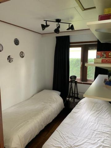 Dubbele Chalet Op Recreatiepark Topparken Op De Veluwe In Beekbergen Met Grote Vrije Tuin En Eigen Parkeerplaats Екстер'єр фото