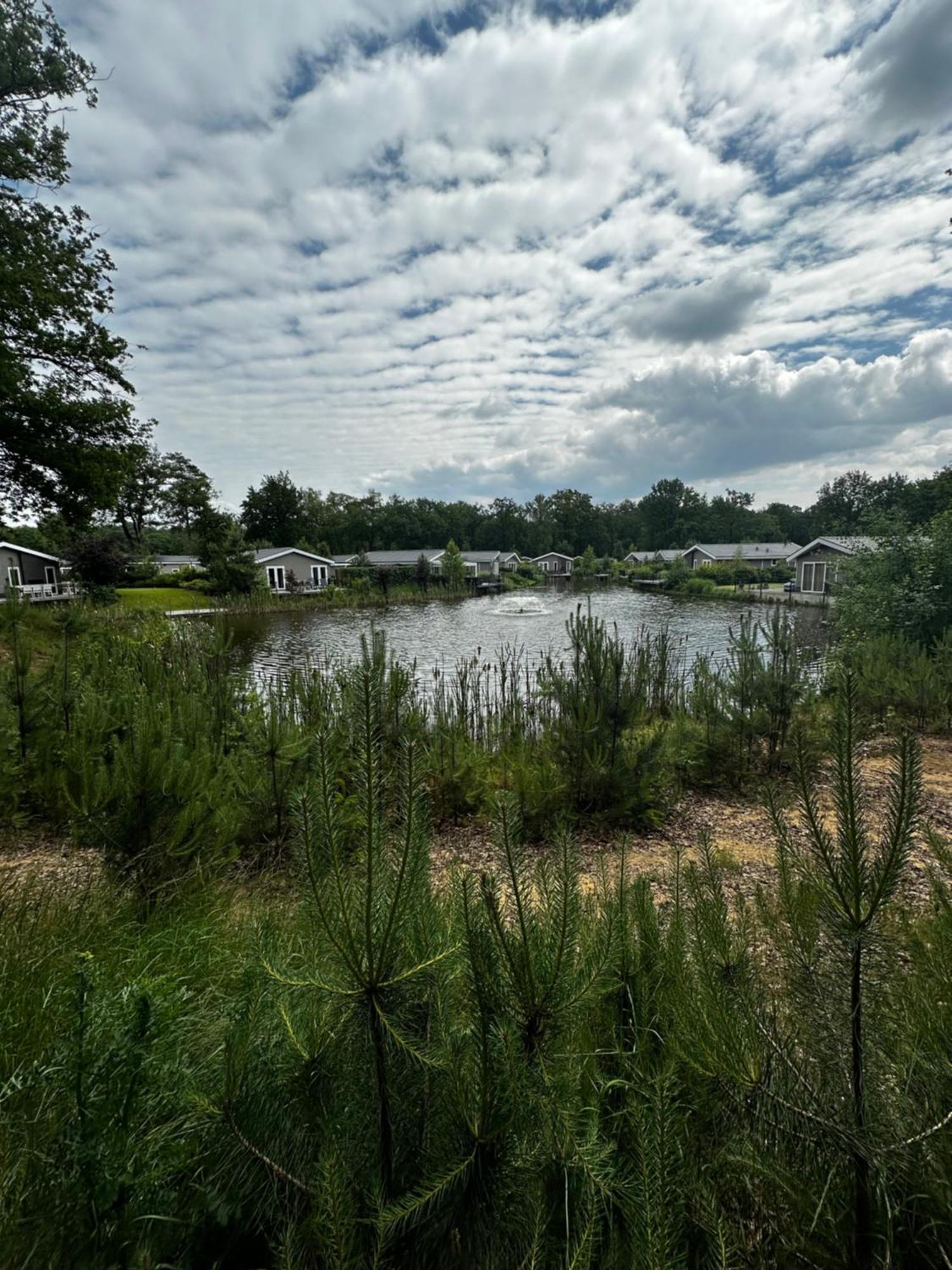 Dubbele Chalet Op Recreatiepark Topparken Op De Veluwe In Beekbergen Met Grote Vrije Tuin En Eigen Parkeerplaats Екстер'єр фото