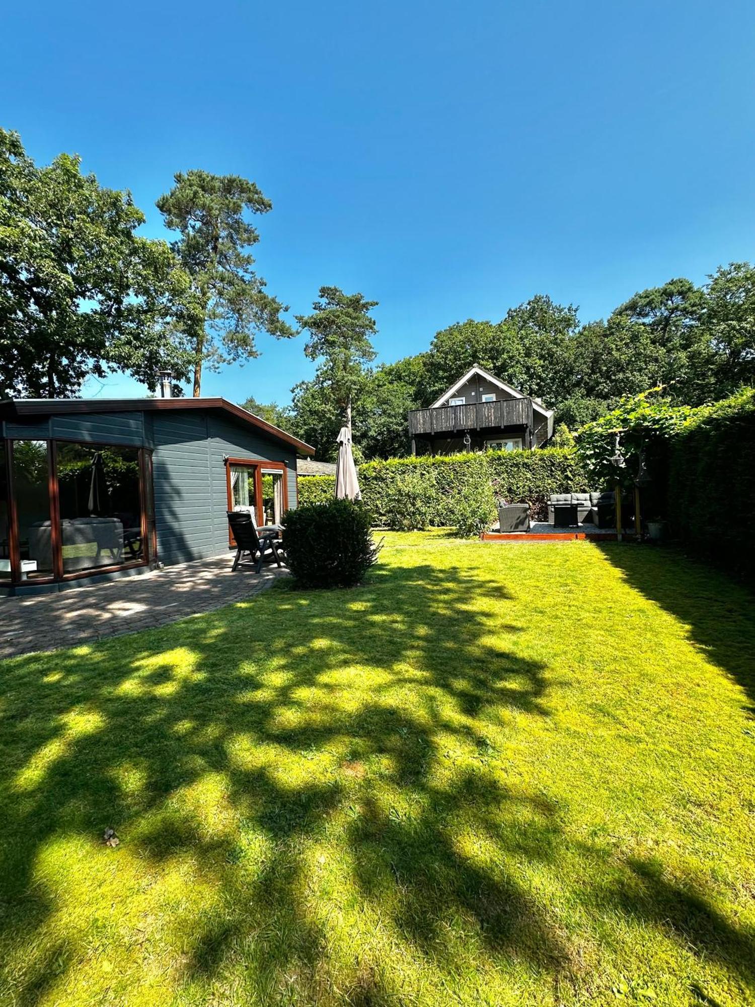 Dubbele Chalet Op Recreatiepark Topparken Op De Veluwe In Beekbergen Met Grote Vrije Tuin En Eigen Parkeerplaats Екстер'єр фото